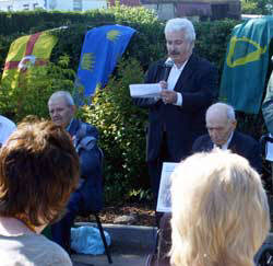 Manus O'Riordan speaking at the launch unvieling of the memorial, June 11th, 2005.